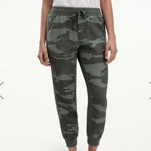 Splendid Ladies' Knit Lakeside Jogger Casual Camo Pants Size XS New With Tags